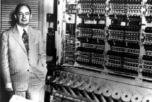 John von newman con su primera computadora EDVAC